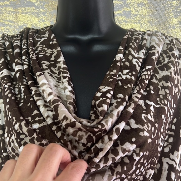 Jones&Co. Cowl Neck Sleeveless Snakeskin Blouse Size M - Picture 4 of 11